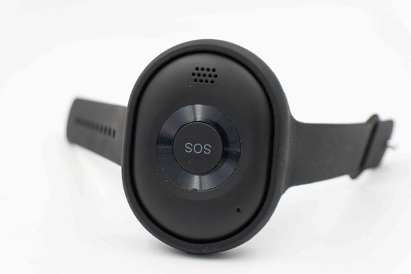 Le détecteur de chute sans abonnemen t 4G se porte en bracelet